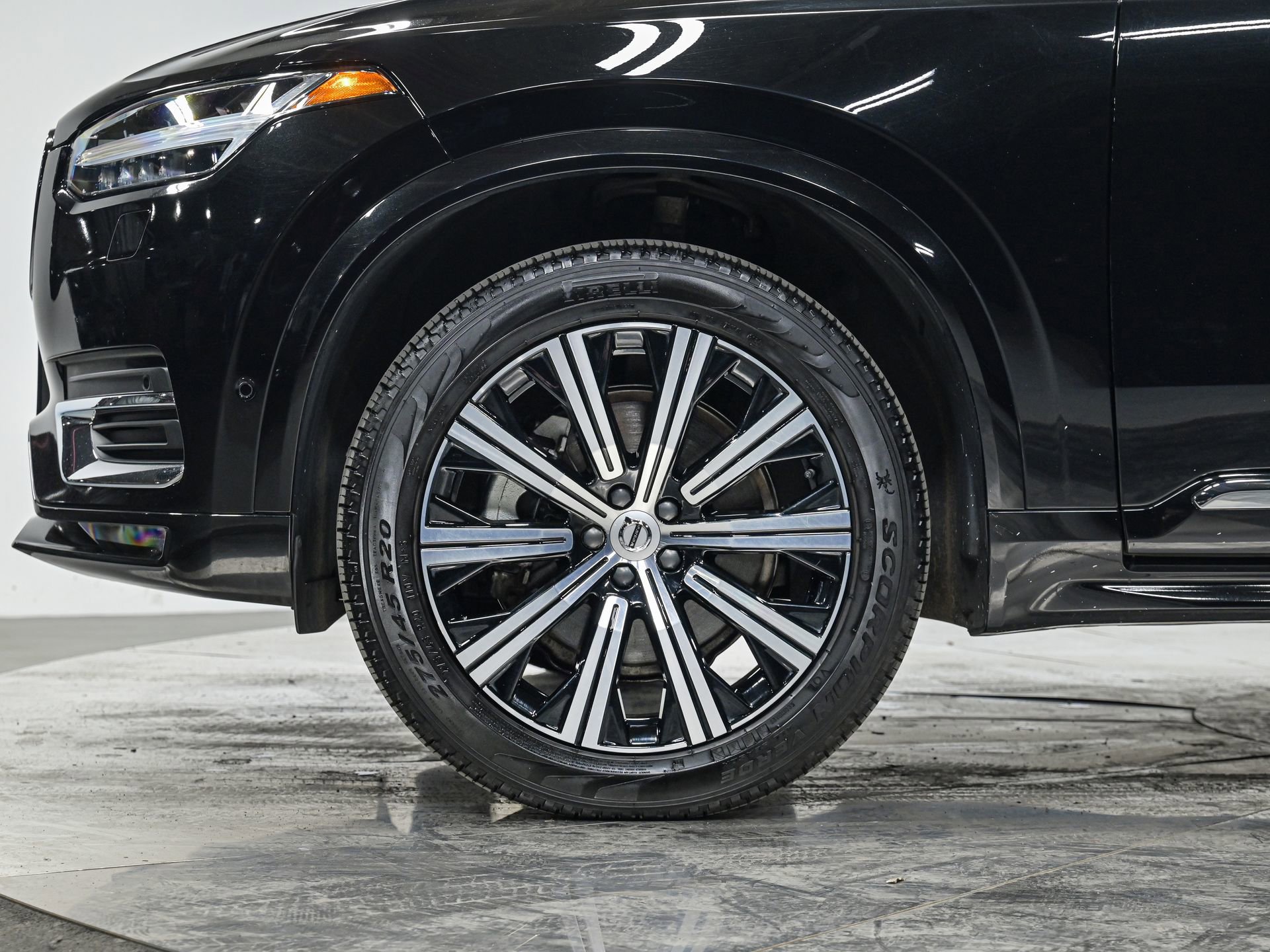Used 2025 Volvo XC90 B6 Plus w/ Protection Package Premier AWD/4WD image 3