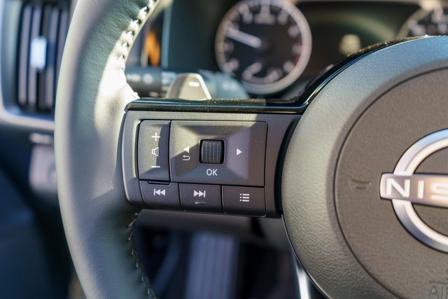 New 2025 Nissan Pathfinder SL image 13