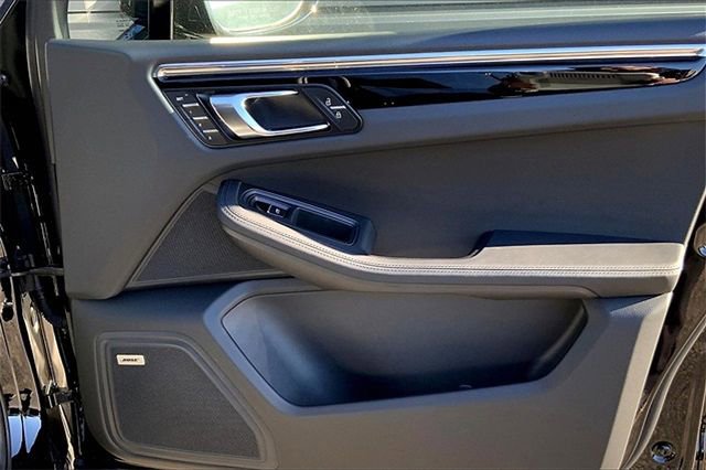 Certified 2026 Porsche Macan AWD/4WD image 27