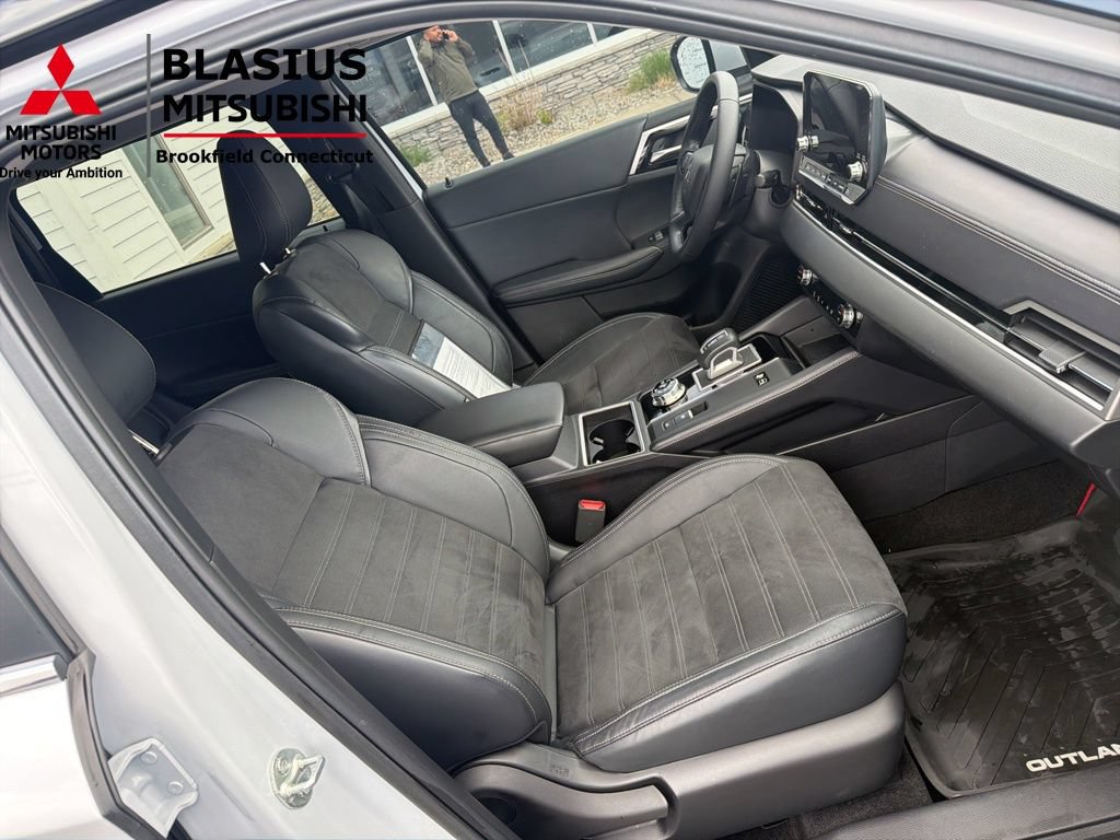 Used 2023 Mitsubishi Outlander 4WD Plug-In Hybrid image 41