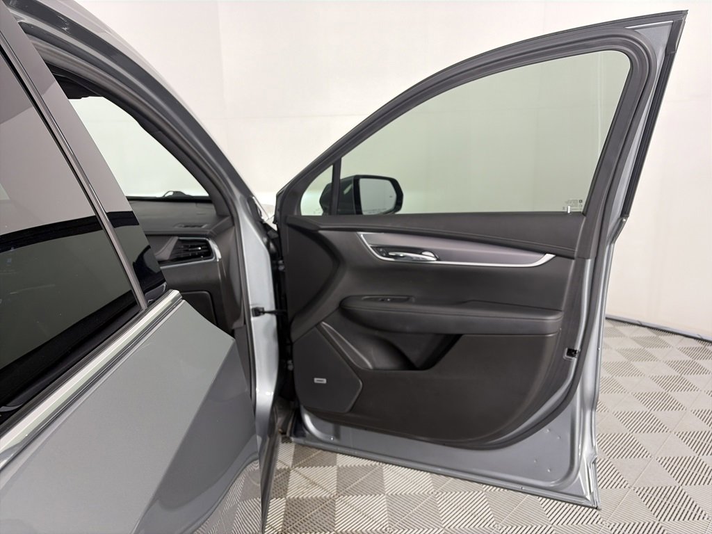 Used 2023 Cadillac XT6 Luxury image 29