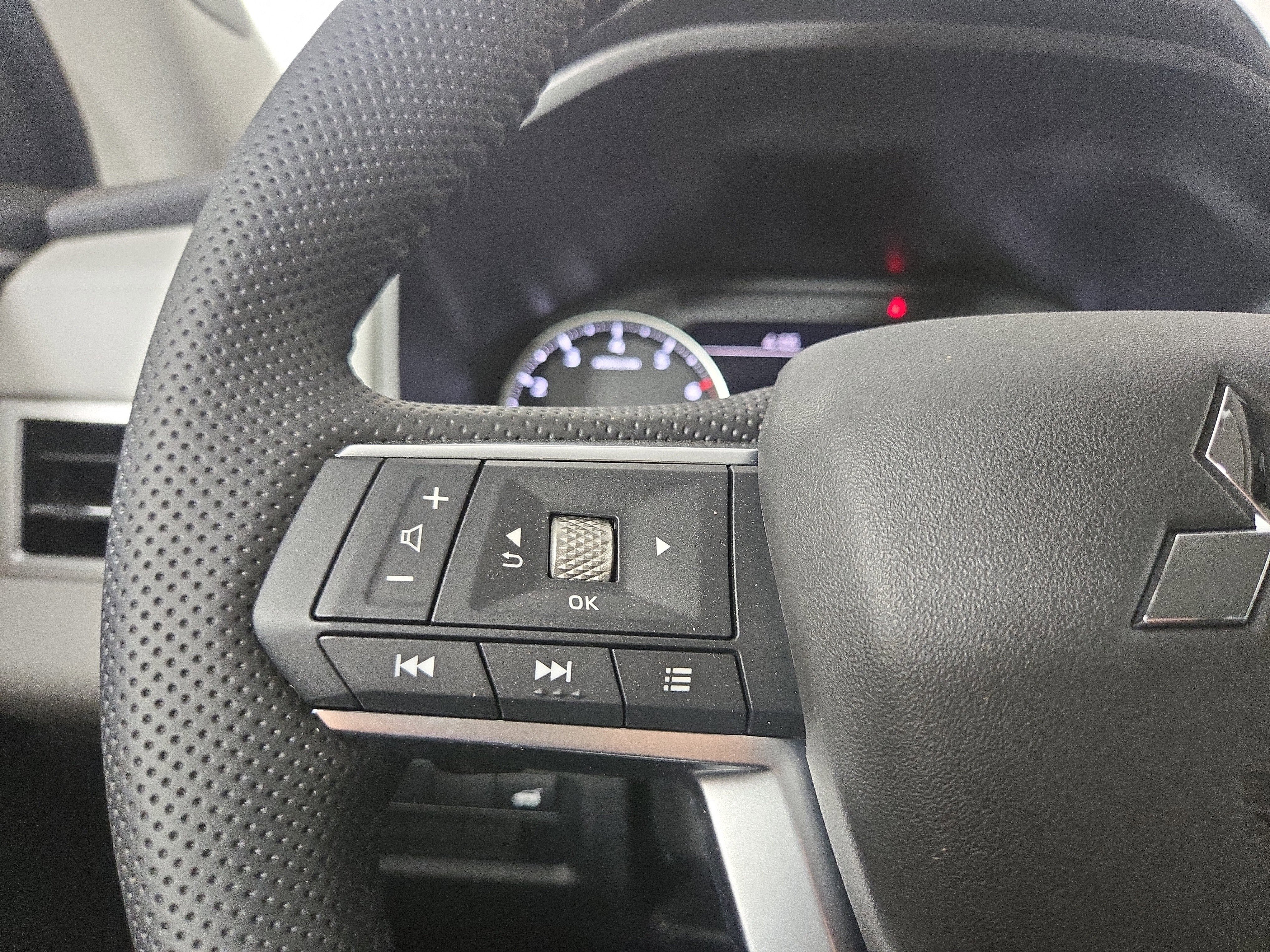 New 2025 Mitsubishi Outlander SE image 15