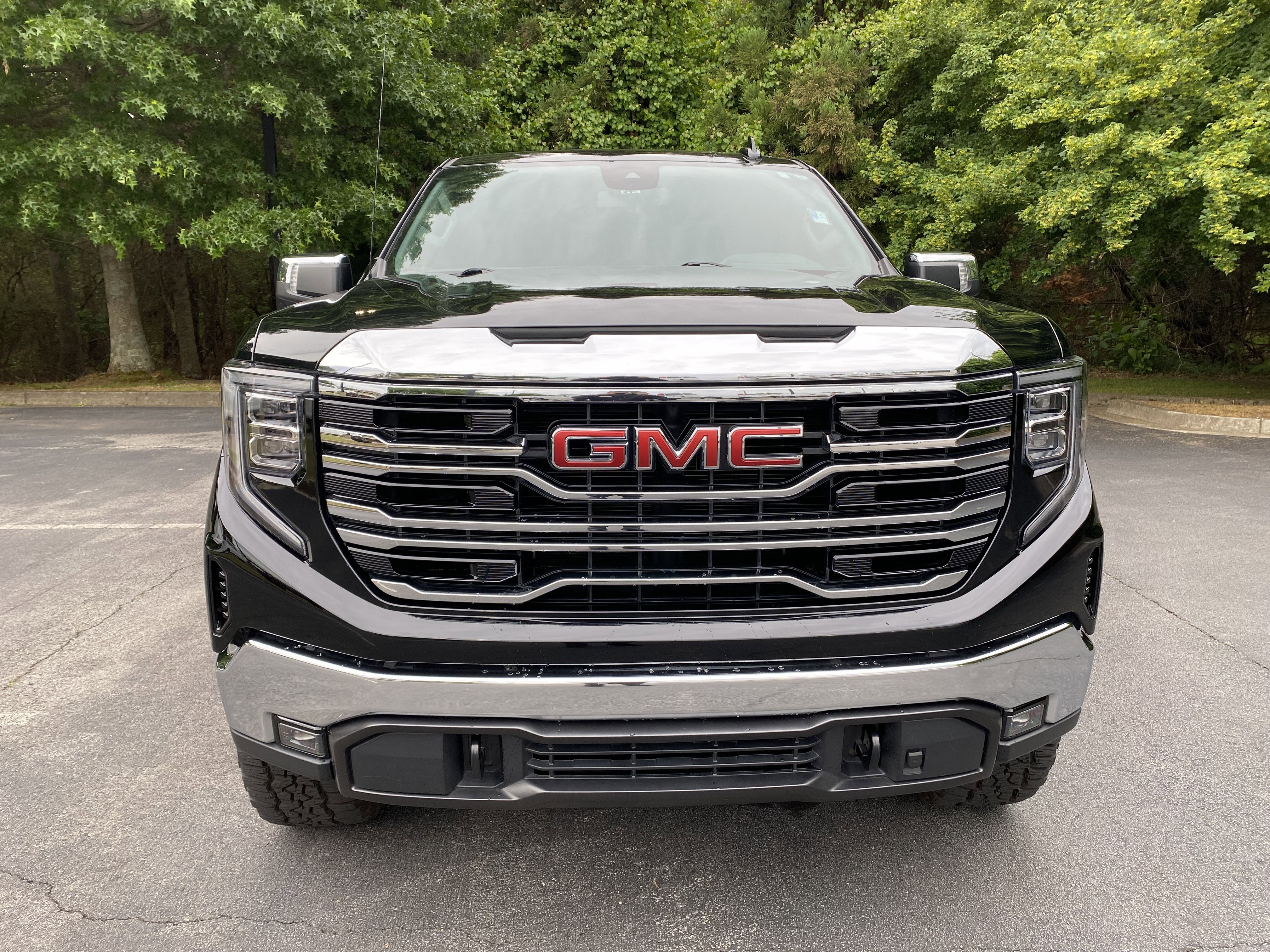 Used 2024 GMC Sierra 1500 SLT AWD/4WD image 3
