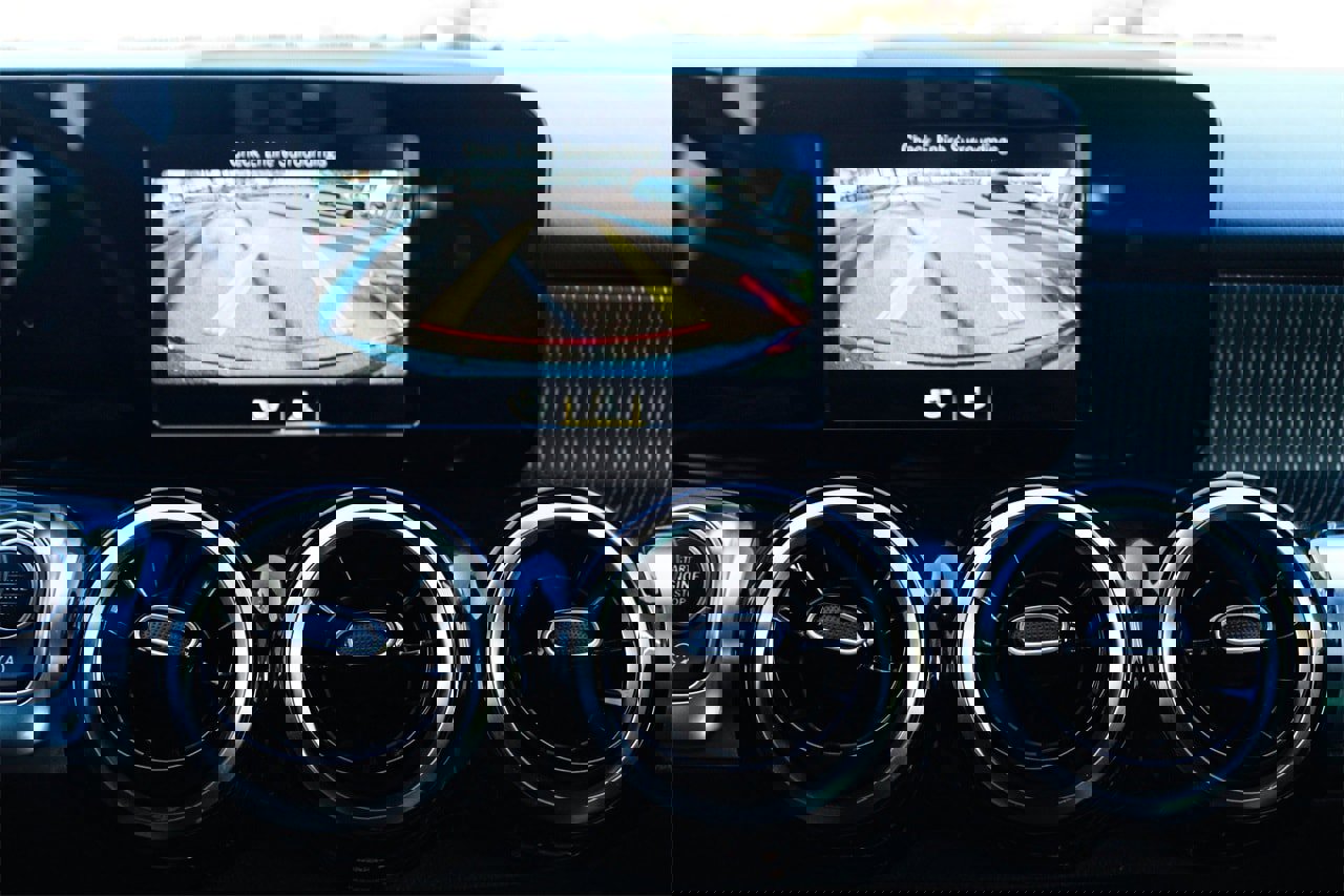 Used 2020 Mercedes-Benz GLB 250 image 16