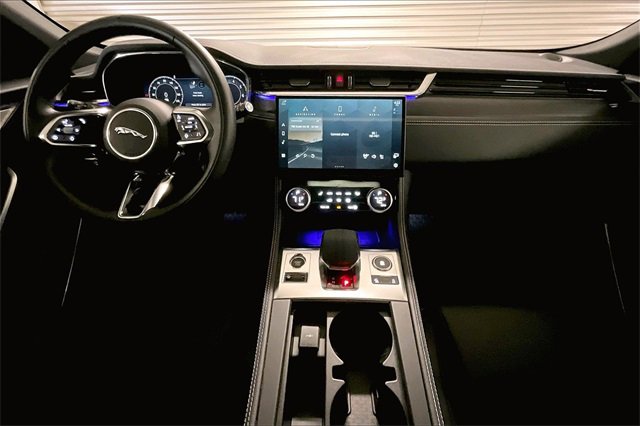 Used 2025 Jaguar F-PACE R-Dynamic S image 18