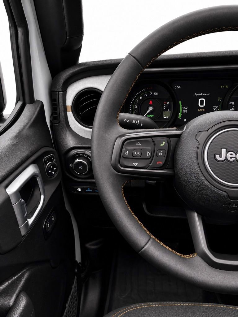 Used 2024 Jeep Wrangler Unlimited AWD/4WD image 34