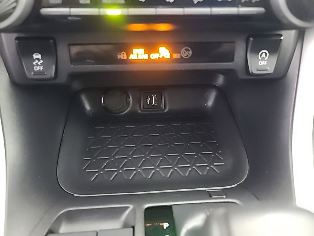 Used 2025 Toyota RAV4 XLE image 36