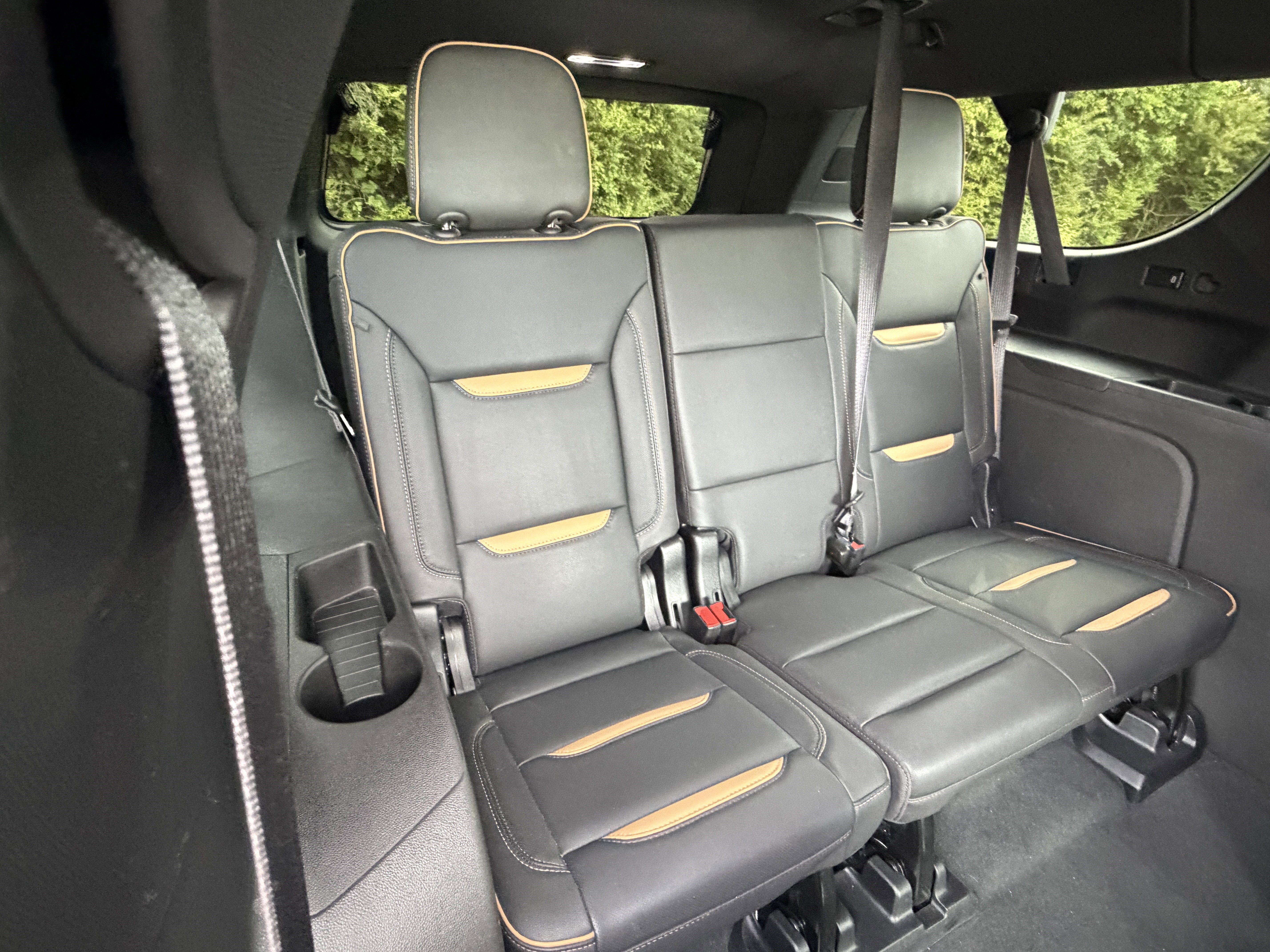 Used 2024 GMC Yukon XL AT4 w/ Technology Package AWD/4WD image 18