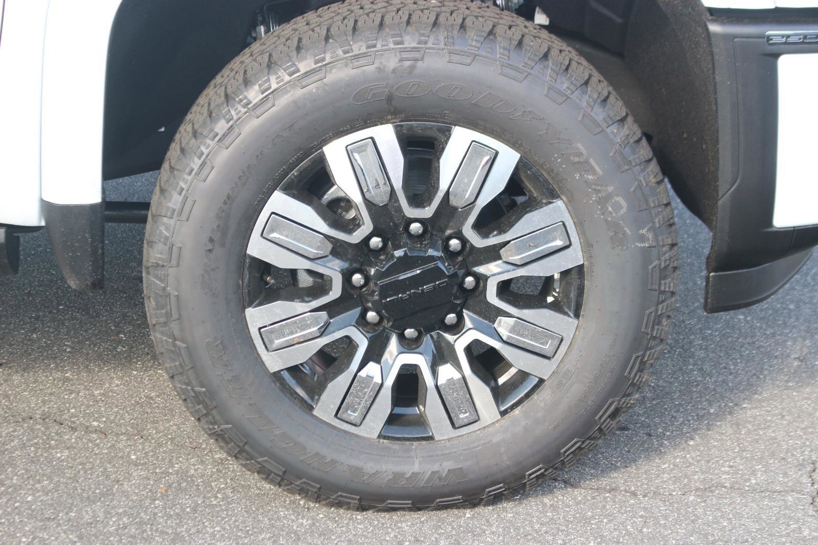 New 2026 GMC Sierra 2500 Denali w/ Denali Reserve Package image 9