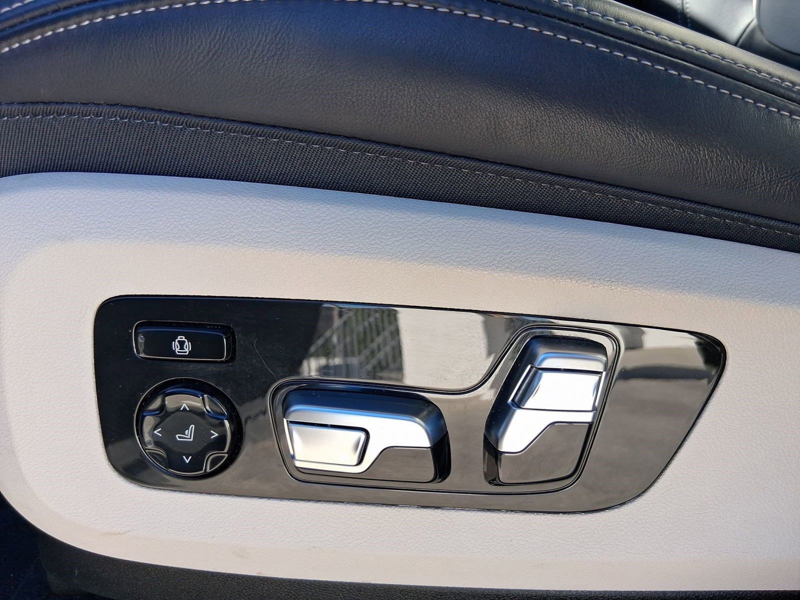 Used 2021 BMW X5 xDrive40i w/ M Sport Package image 18