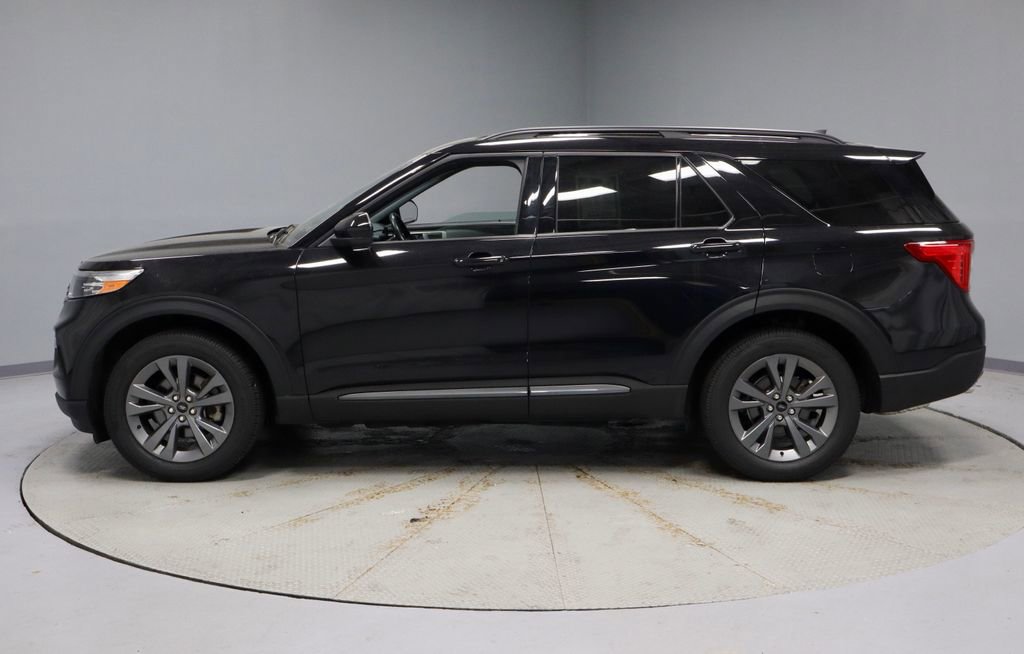 Certified 2023 Ford Explorer XLT w/ Equipment Group 202A AWD/4WD image 9