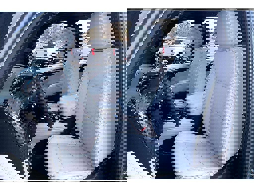 Used 2025 Chevrolet Tahoe Premier AWD/4WD image 26