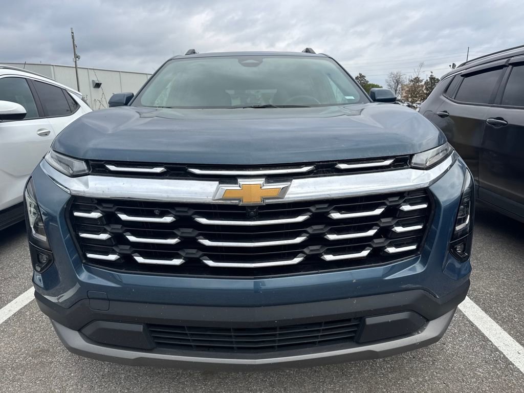 Used 2025 Chevrolet Equinox LT w/ Convenience Package II image 2