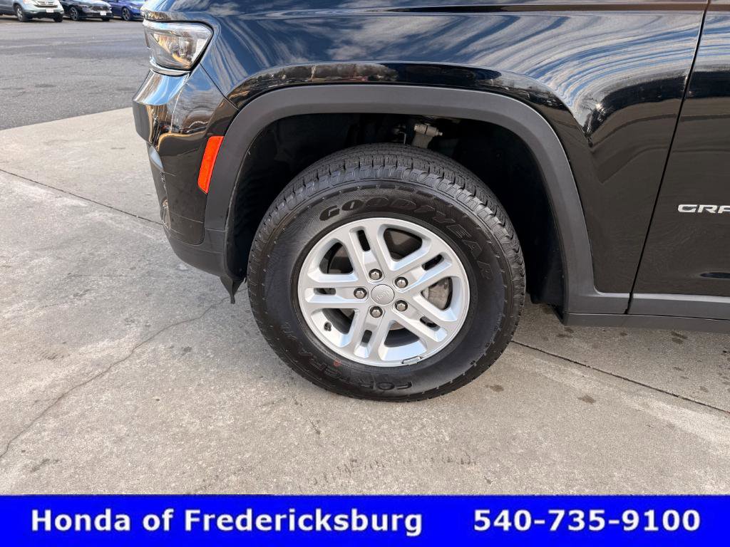 Used 2023 Jeep Grand Cherokee Laredo image 10