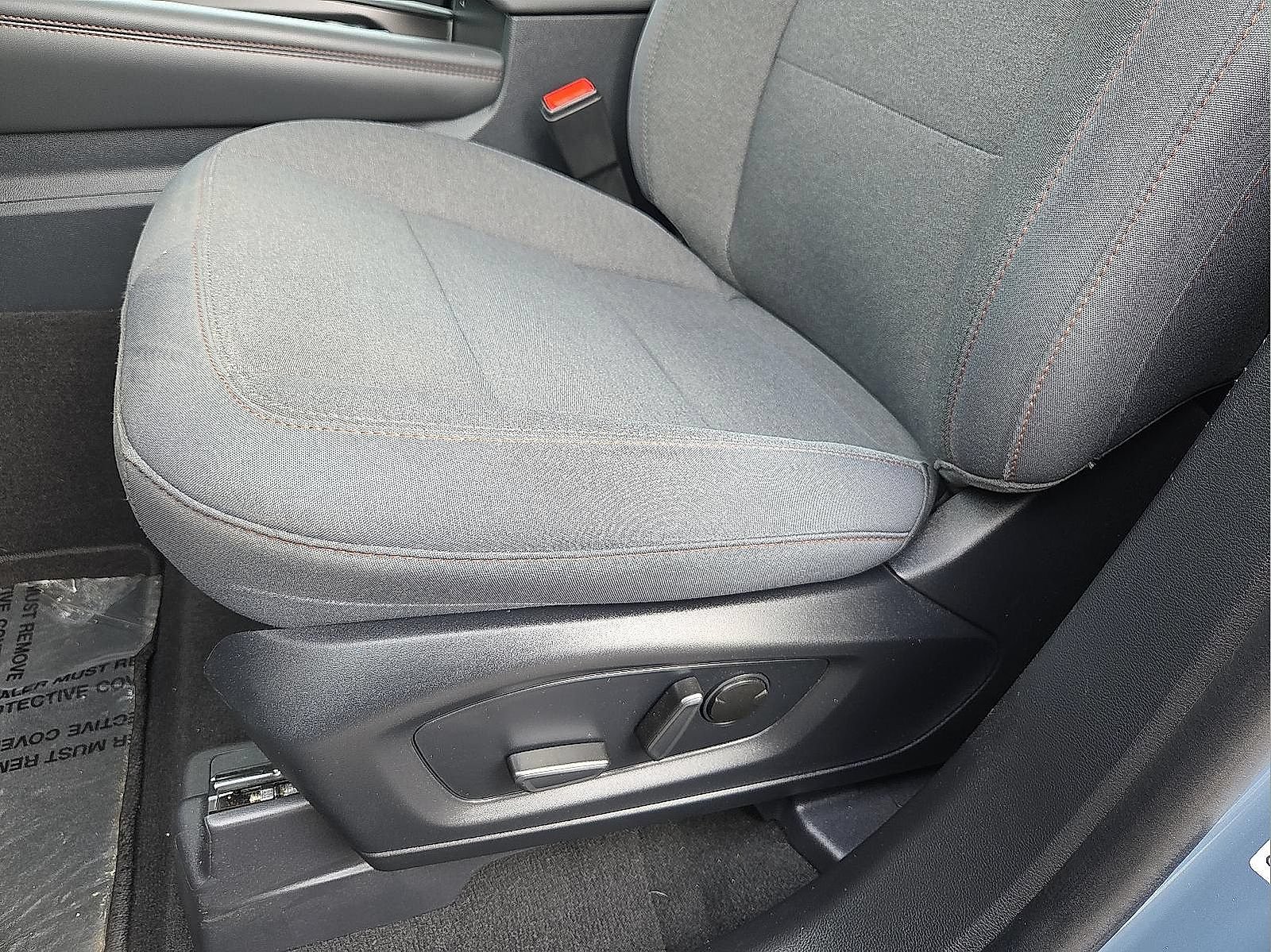 Used 2025 Ford Explorer Active AWD/4WD image 21