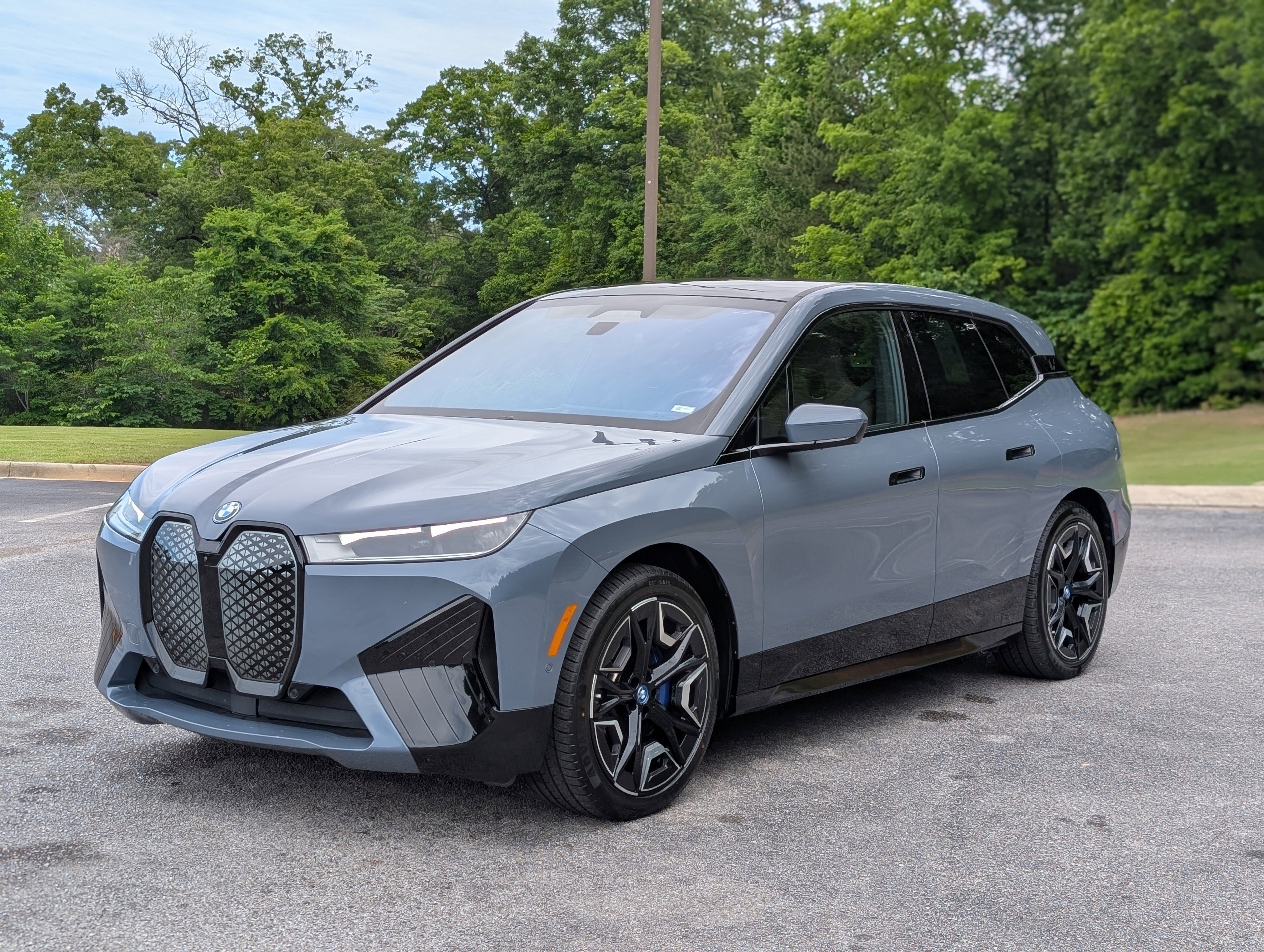 Used 2023 BMW iX xDrive50 w/ Premium Package AWD/4WD image 5