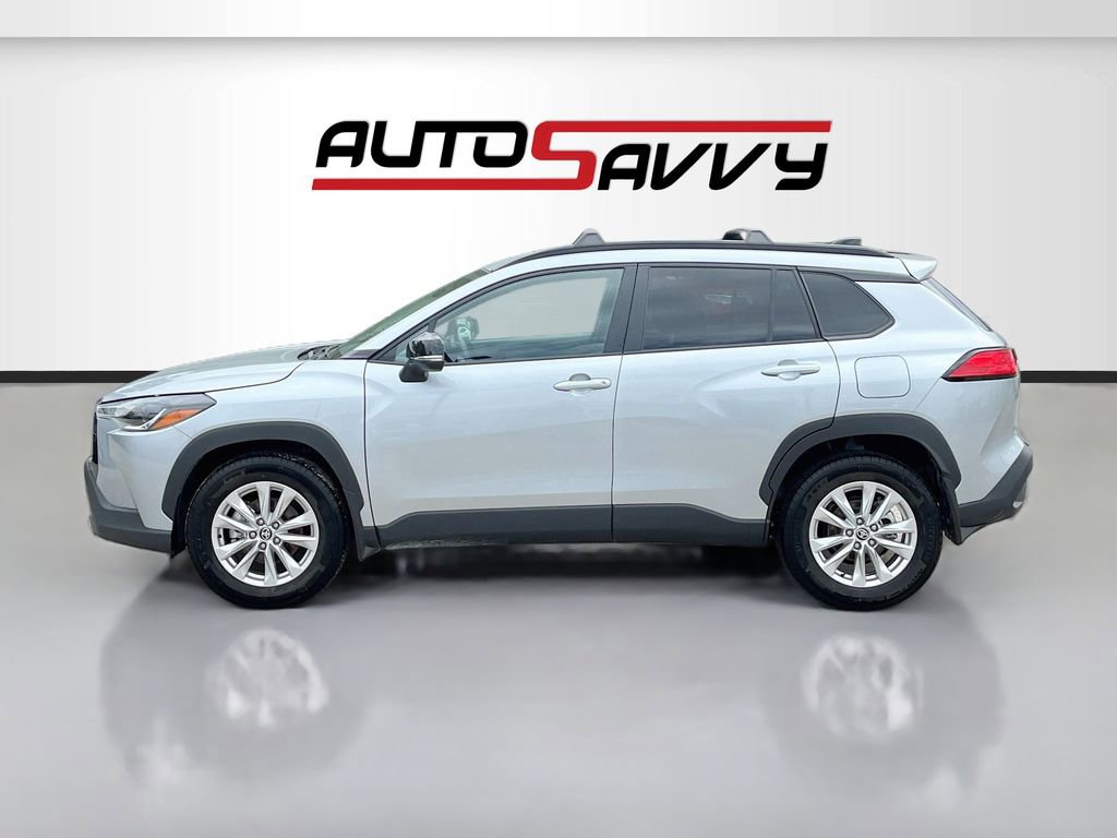 Used 2025 Toyota Corolla Cross LE FWD image 4