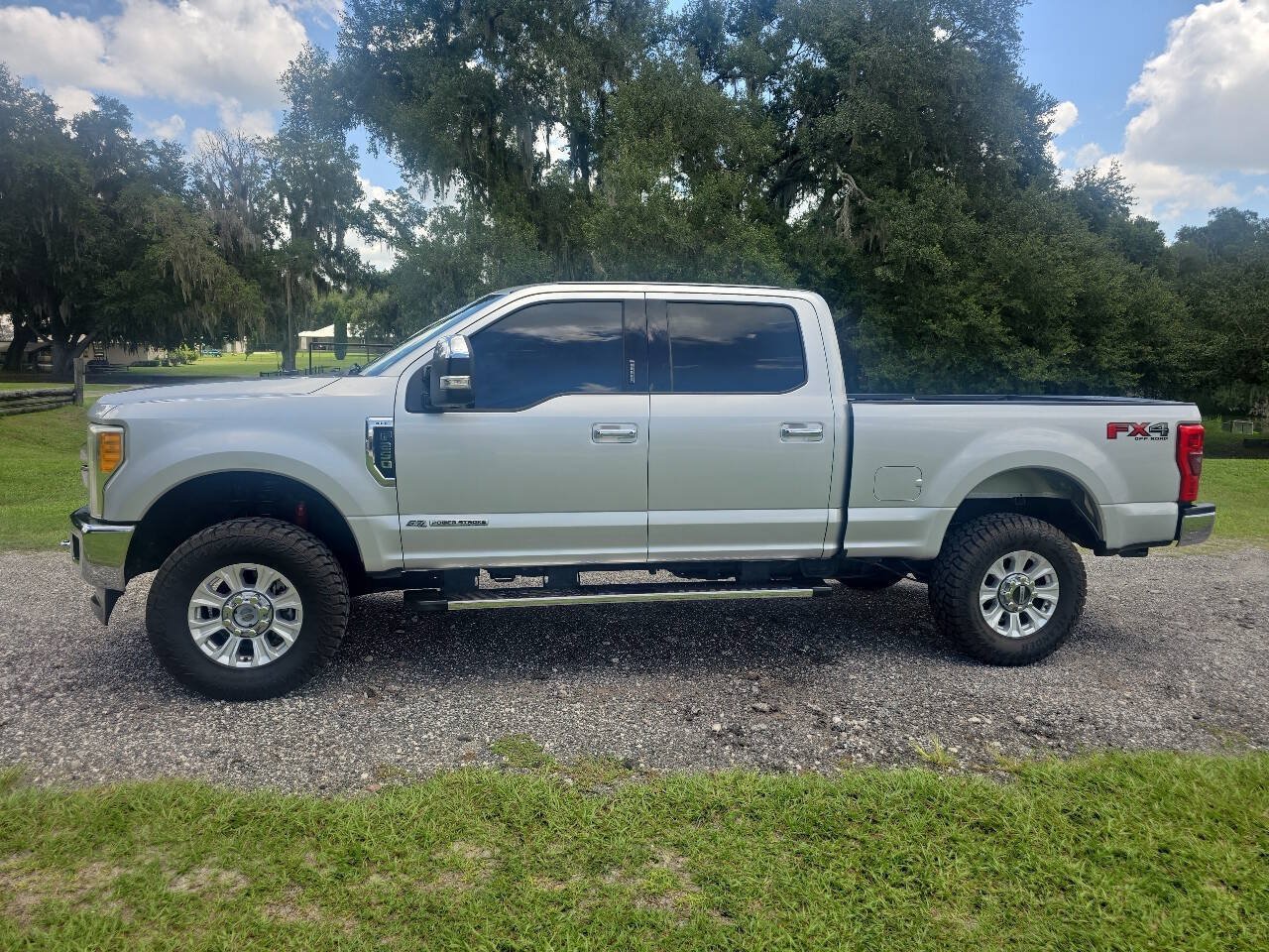 Used 2017 Ford F250 XLT w/ XLT Premium Package AWD/4WD image 2