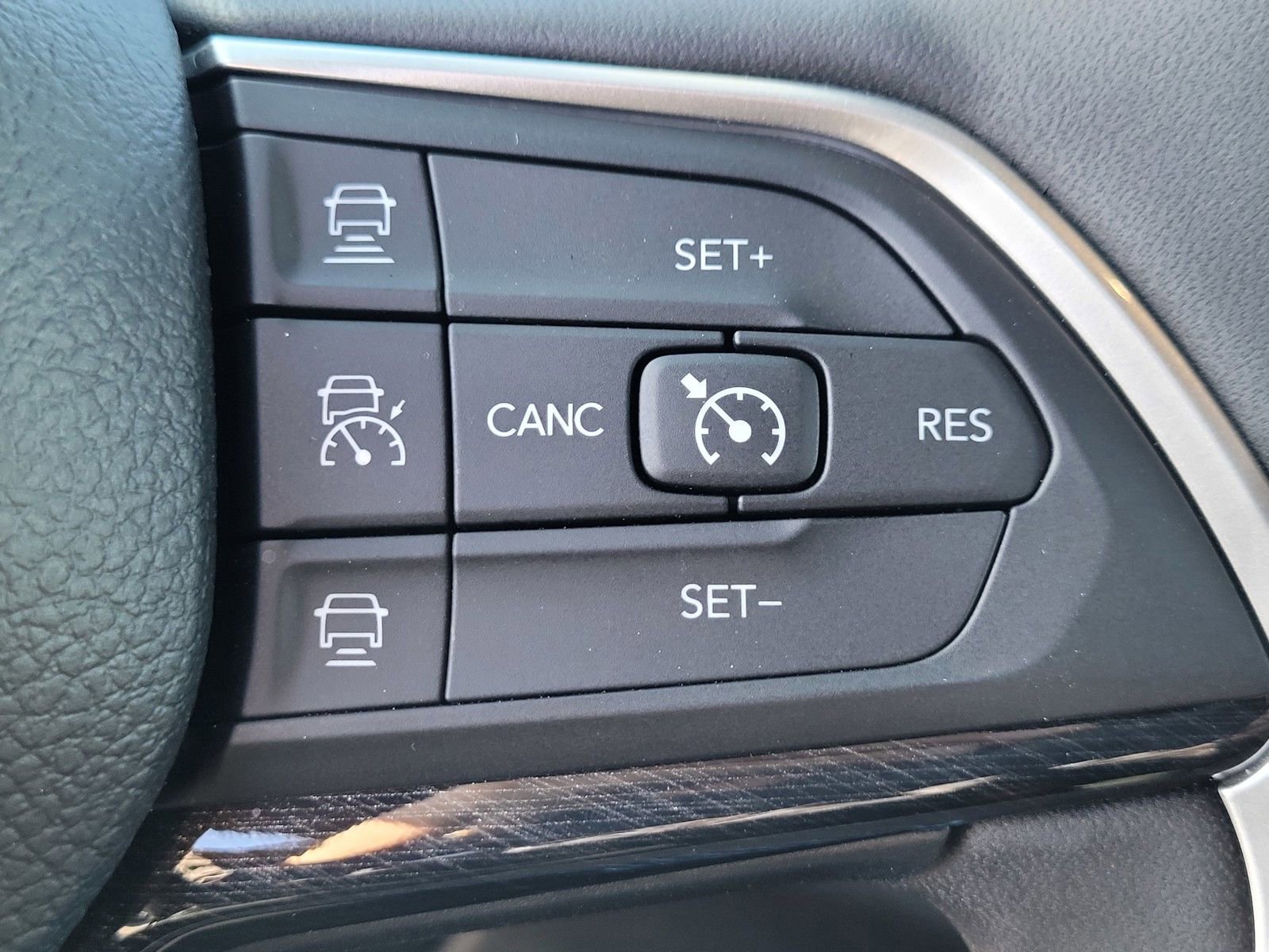 Used 2023 Jeep Grand Cherokee Trailhawk w/ Advanced Protech Group II image 21