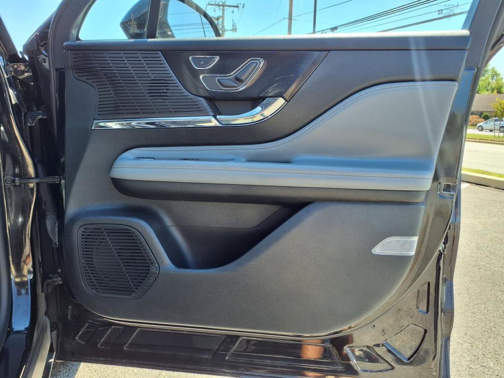 Certified 2022 Lincoln Corsair Reserve w/ Equipment Group 201A image 8