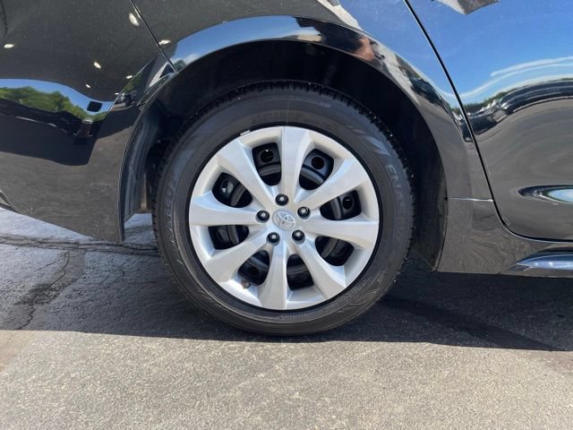 Used 2025 Toyota Corolla LE FWD image 32