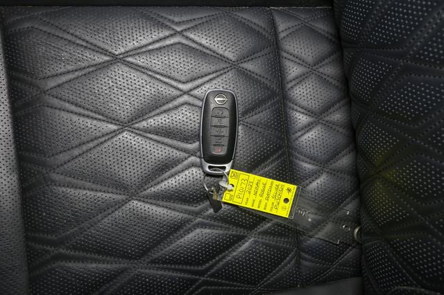 Used 2023 Nissan Rogue Platinum w/ Platinum Premium Package AWD/4WD image 39
