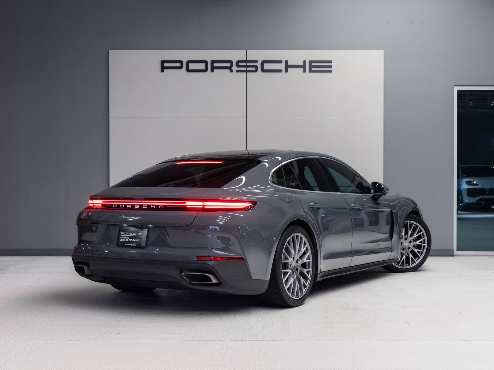 Certified 2025 Porsche Panamera image 7
