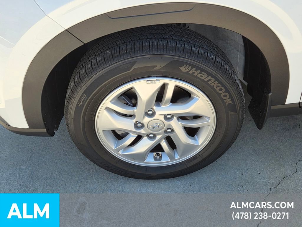 Used 2025 Hyundai Venue SE image 3