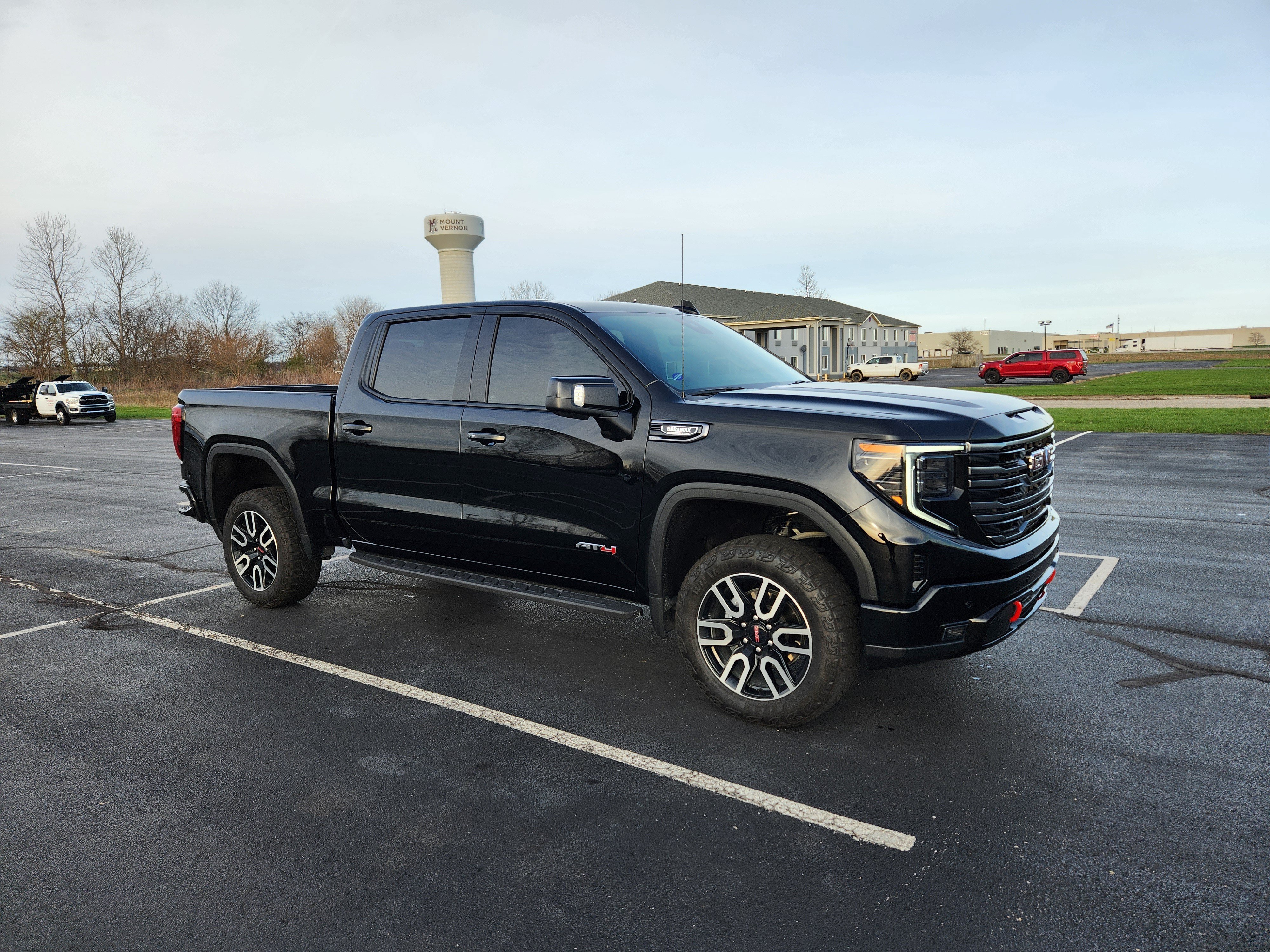 Used 2025 GMC Sierra 1500 AT4 w/ AT4 Premium Package AWD/4WD image 9