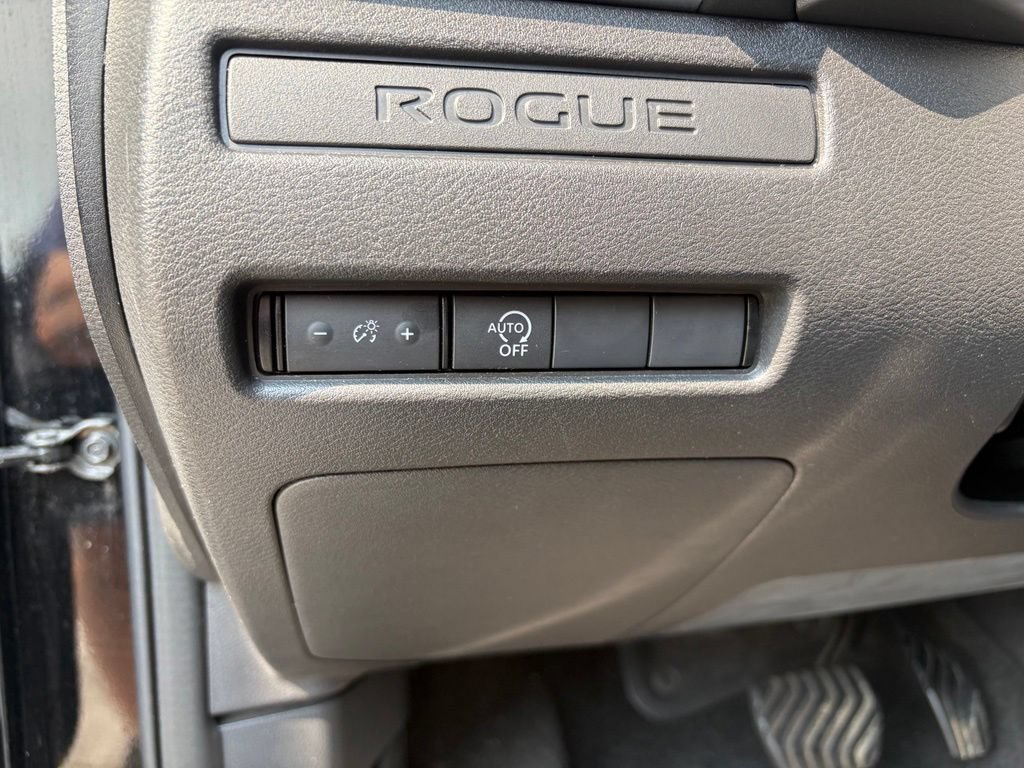 Used 2024 Nissan Rogue S AWD/4WD image 13