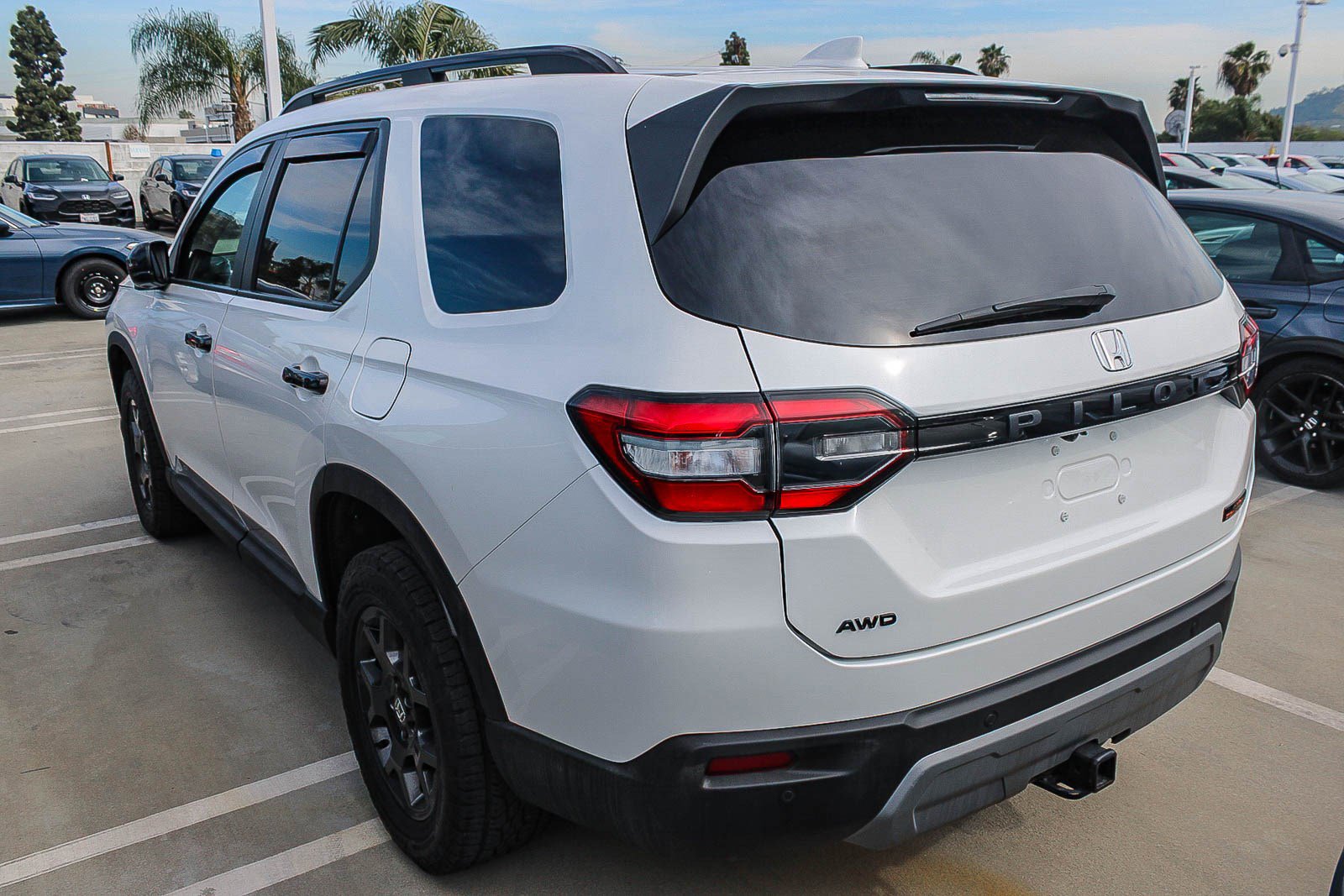 Used 2024 Honda Pilot TrailSport image 3