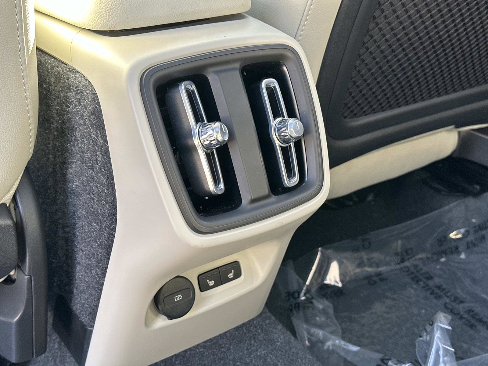 Certified 2026 Volvo XC40 B5 Plus w/ Protection Package Premier image 22