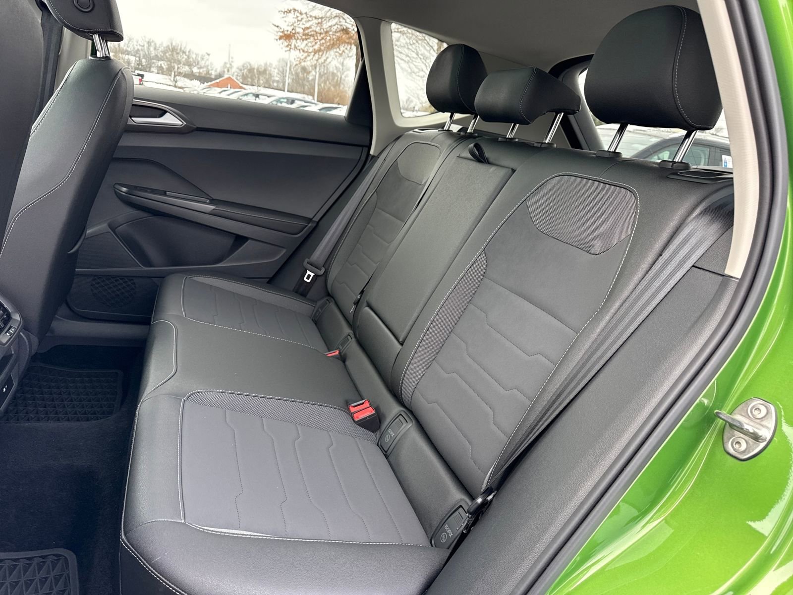 Certified 2025 Volkswagen Taos SE image 25