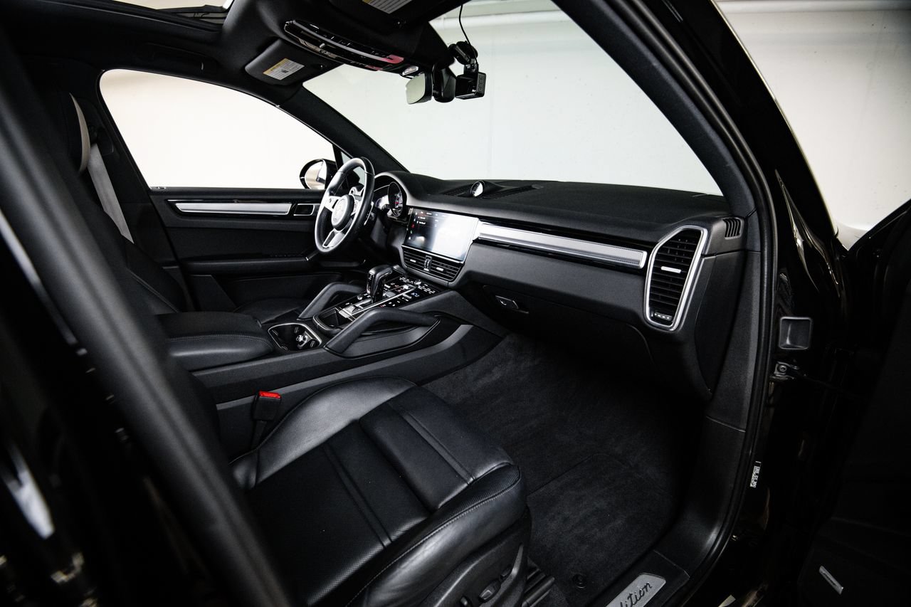 Used 2023 Porsche Cayenne Platinum Edition AWD/4WD image 28