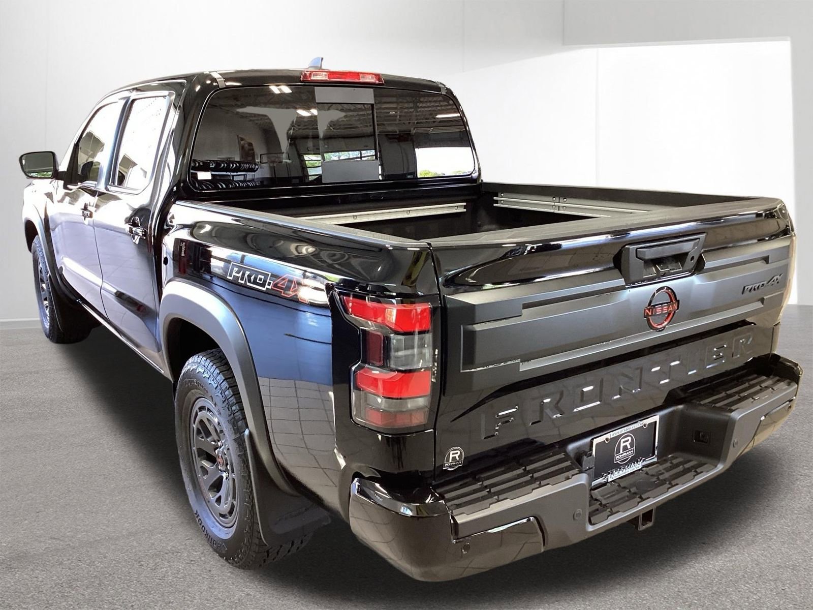 Used 2025 Nissan Frontier PRO-4X w/ Pro Premium Package AWD/4WD image 2