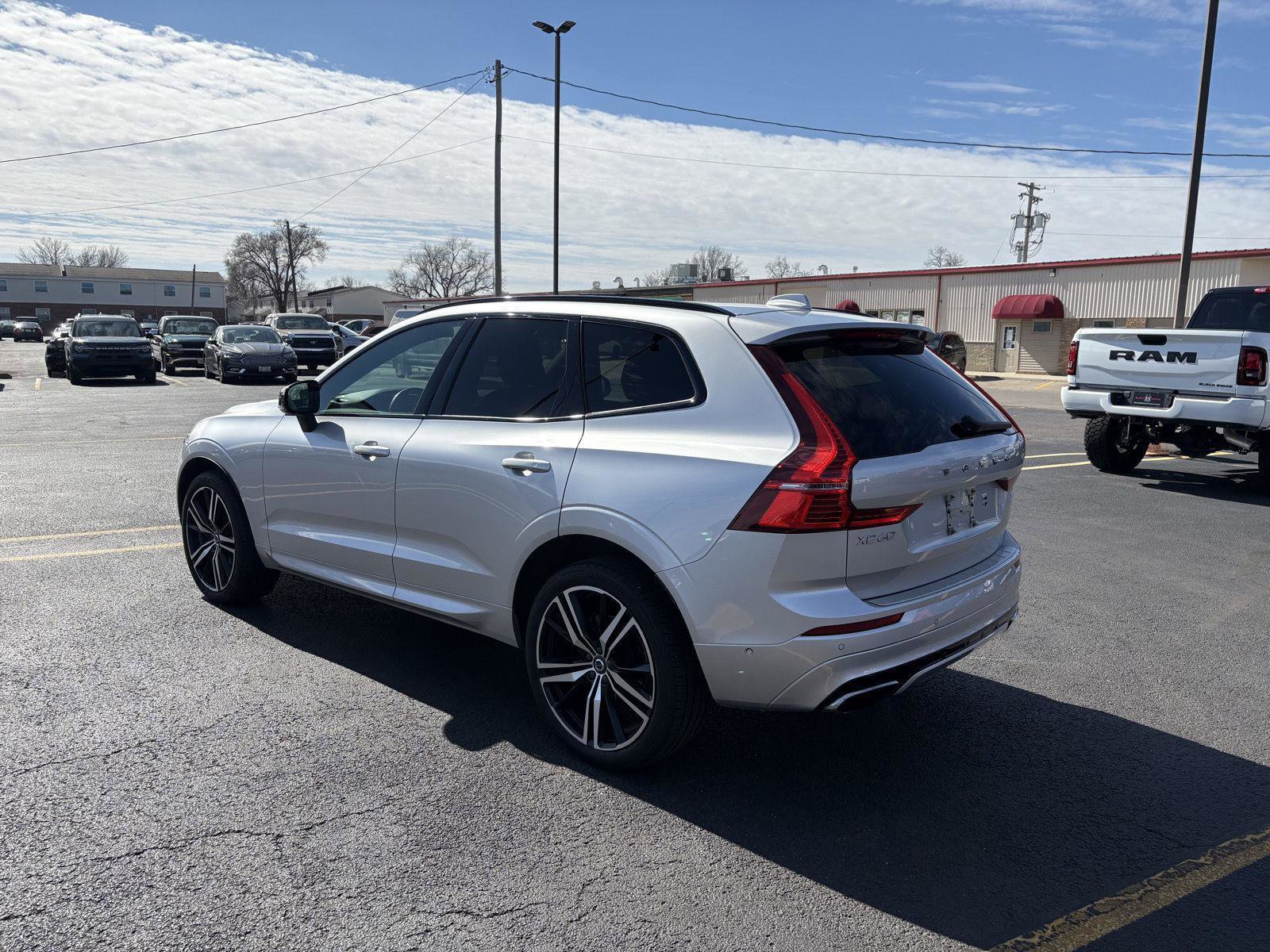 Used 2021 Volvo XC60 T5 R-Design w/ Advanced Package image 24