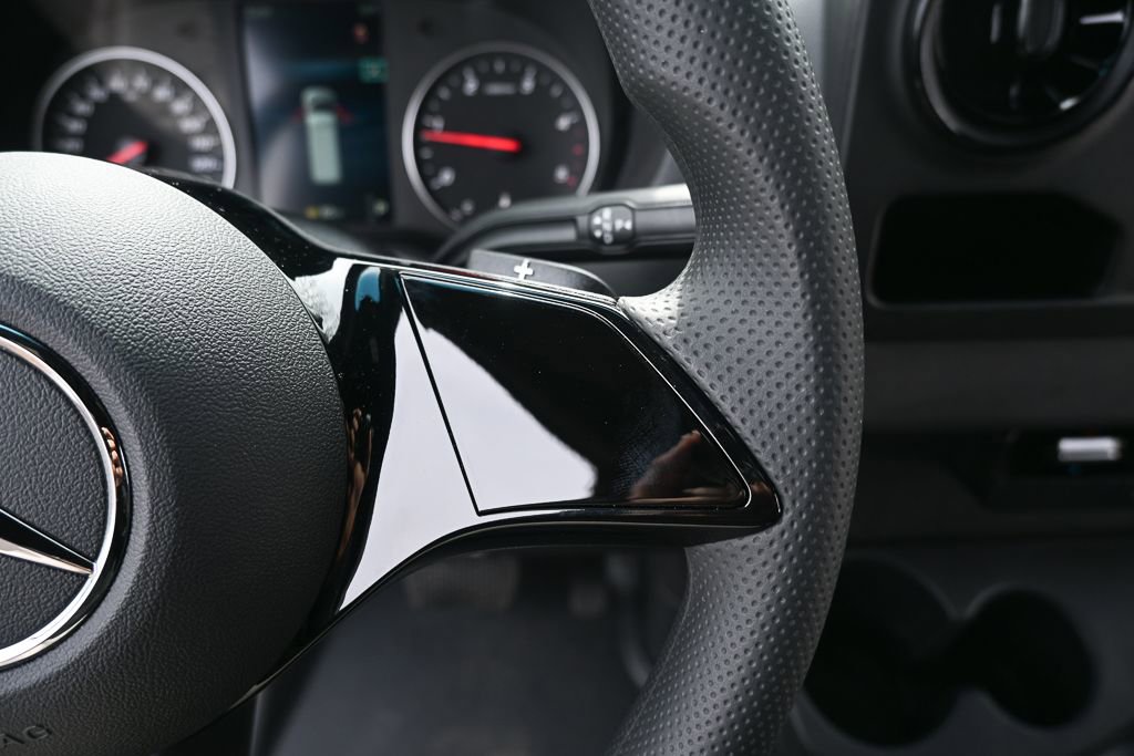 Used 2025 Mercedes-Benz Sprinter 2500 image 11