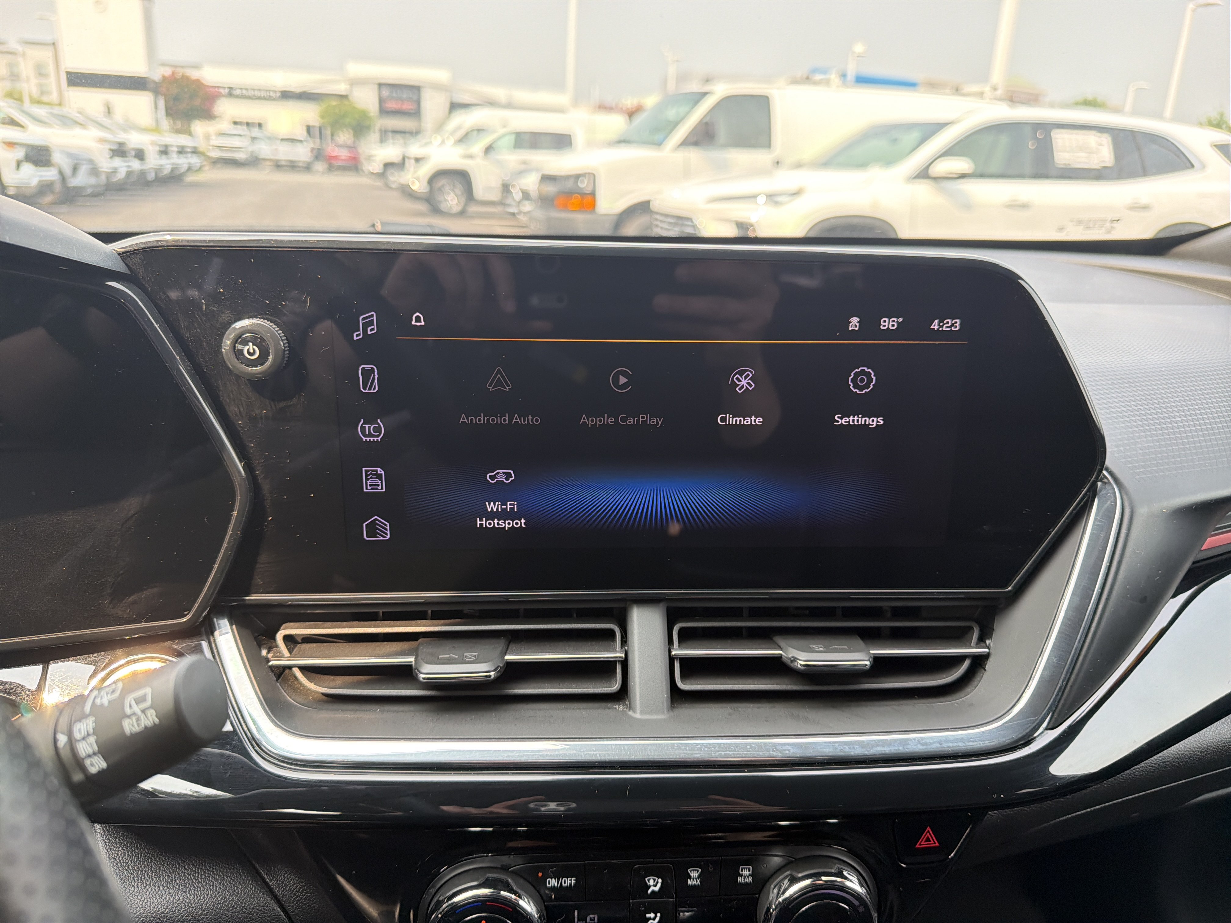 Used 2024 Chevrolet Trax RS FWD image 23