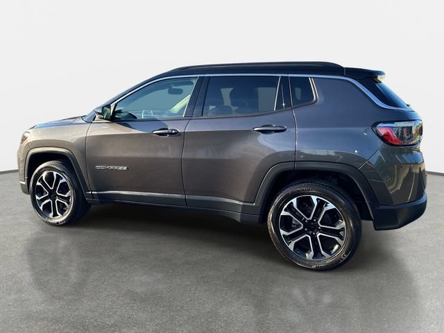 Used 2023 Jeep Compass Limited AWD/4WD image 3