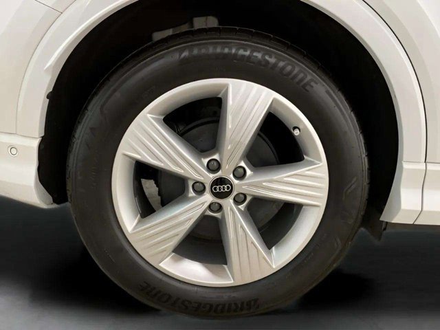 Used 2024 Audi Q4 e-tron Prestige image 30