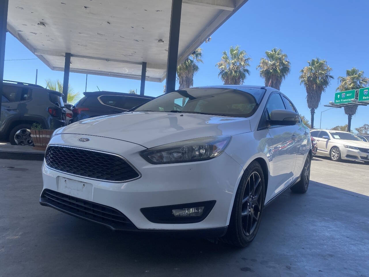 Used 2017 Ford Focus SEL FWD image 2