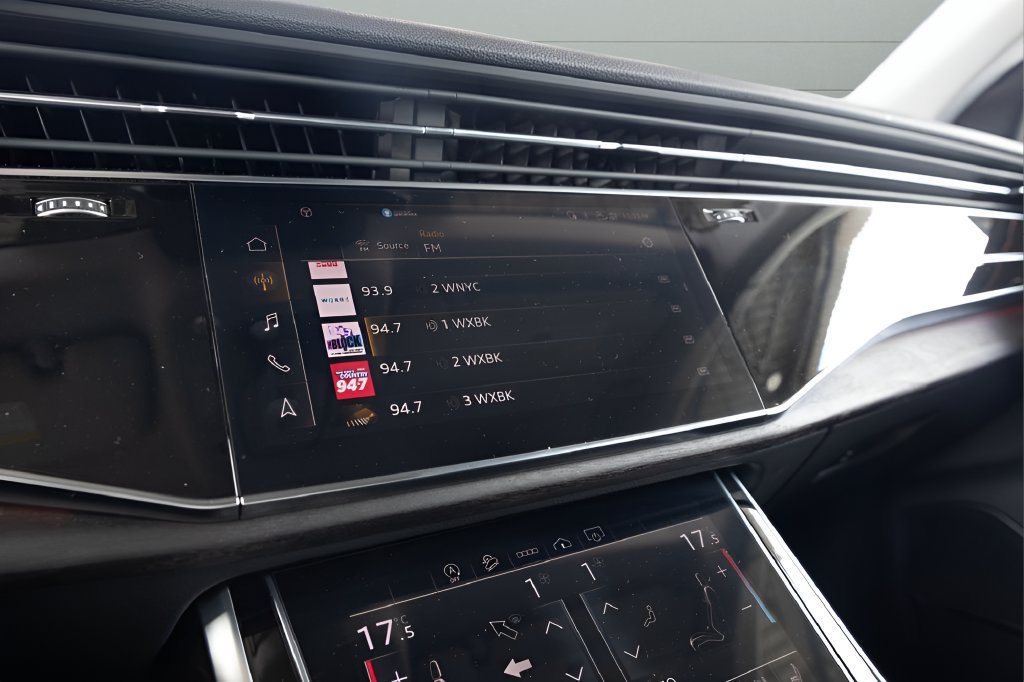 Used 2023 Audi Q8 Premium Plus AWD/4WD image 23