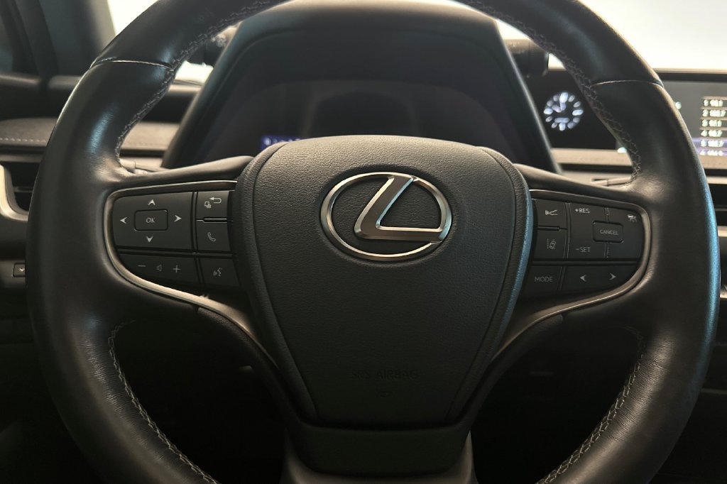 Used 2019 Lexus UX 200 w/ Premium Package FWD image 23