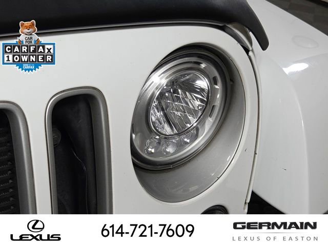 Used 2017 Jeep Wrangler Unlimited Sahara w/ Dual Top Group AWD/4WD image 16