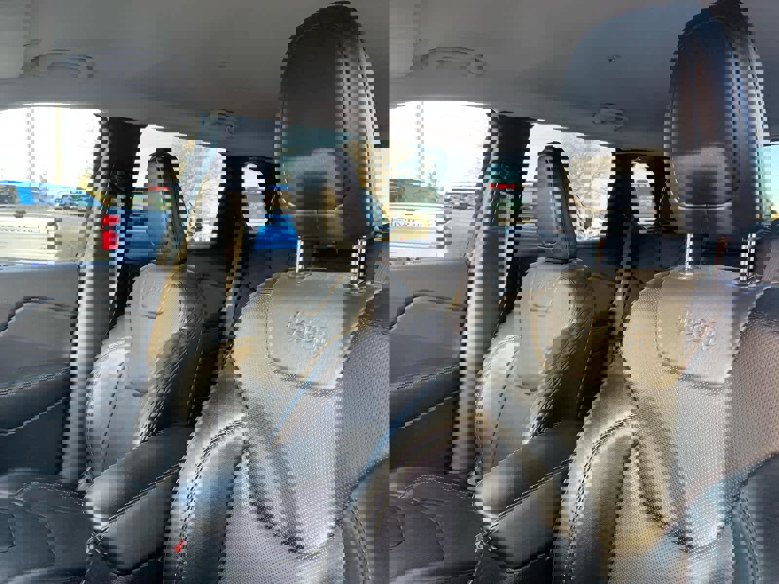 Used 2023 Jeep Cherokee Altitude Lux image 13