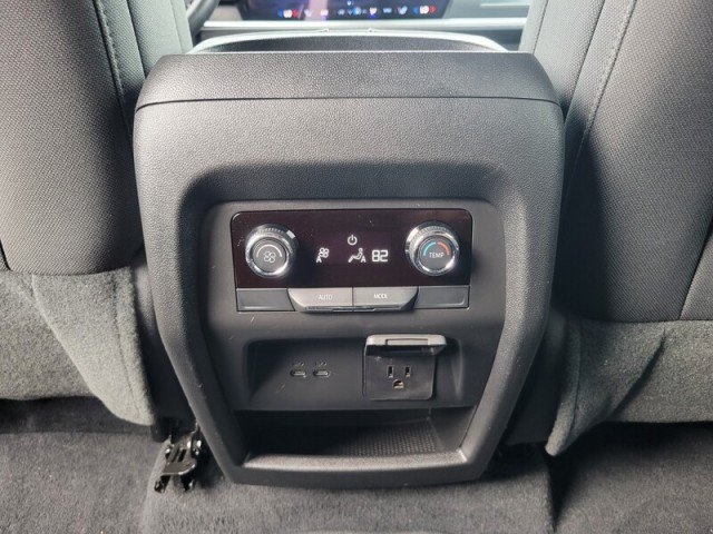 Used 2025 Chevrolet Traverse LT w/ Driver Confidence Package FWD image 27