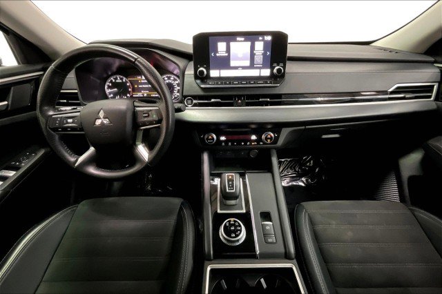 Used 2024 Mitsubishi Outlander SE image 15