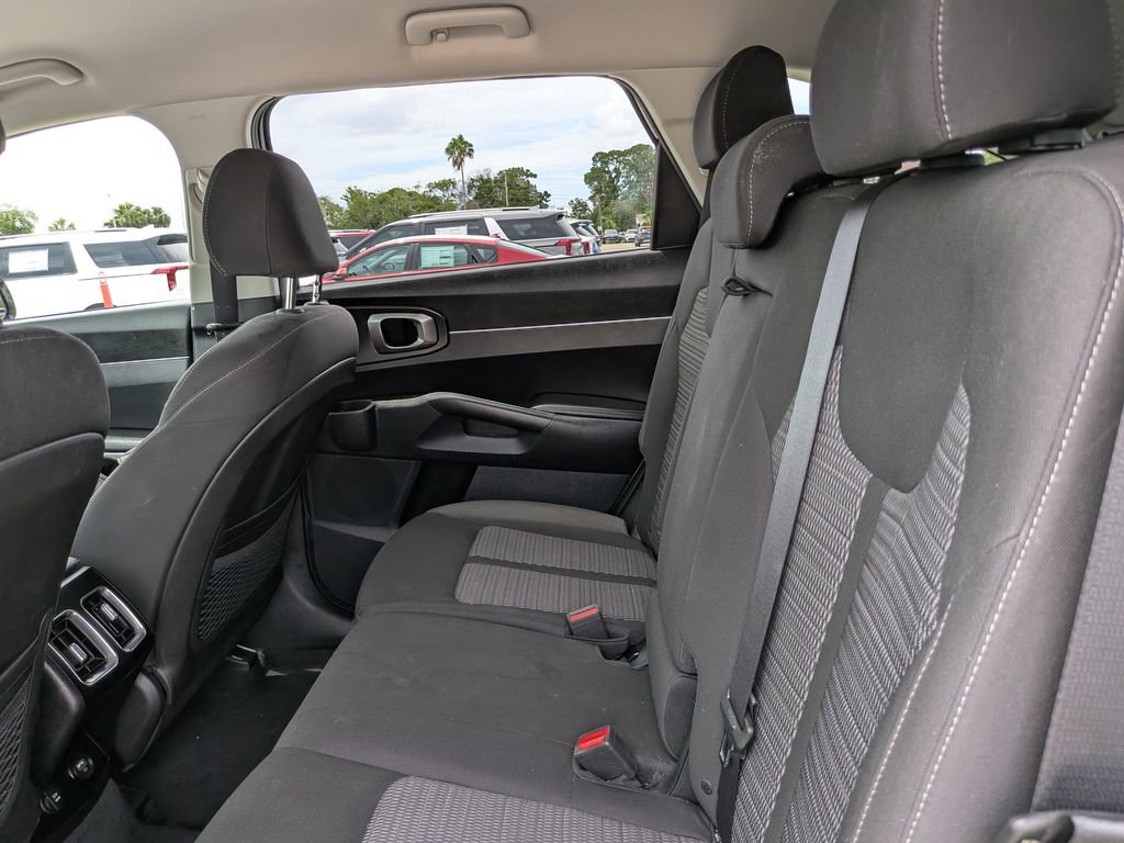 Used 2022 Kia Sorento LX FWD image 17