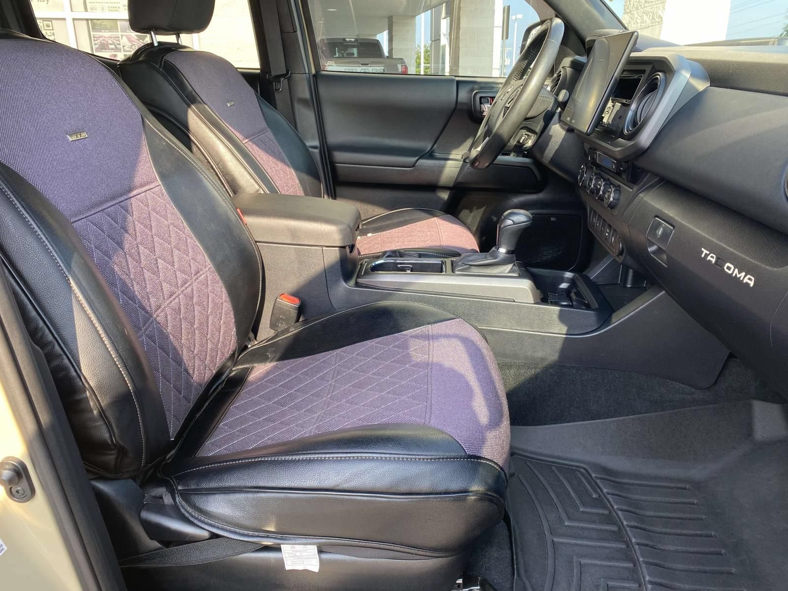 Used 2017 Toyota Tacoma TRD Sport AWD/4WD image 13