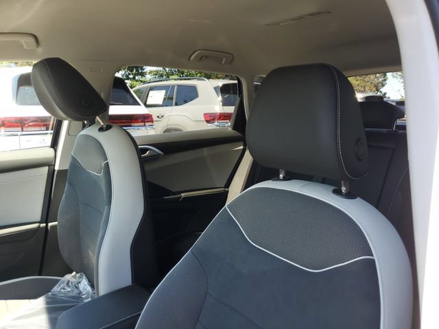 New 2026 Volkswagen Taos SE FWD image 16